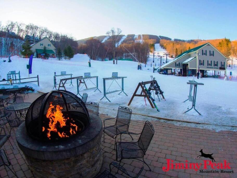 On Off 1br 1st Flr Sleeps 4 Jiminy Peak Apartment