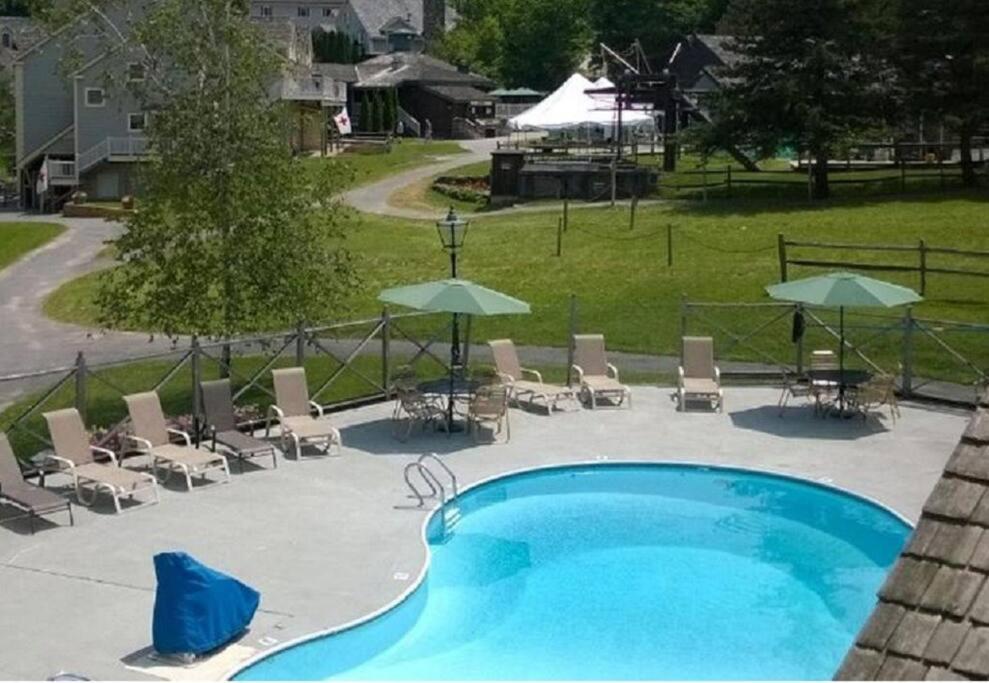 On Off 1br 1st Flr Sleeps 4 Jiminy Peak Hancock